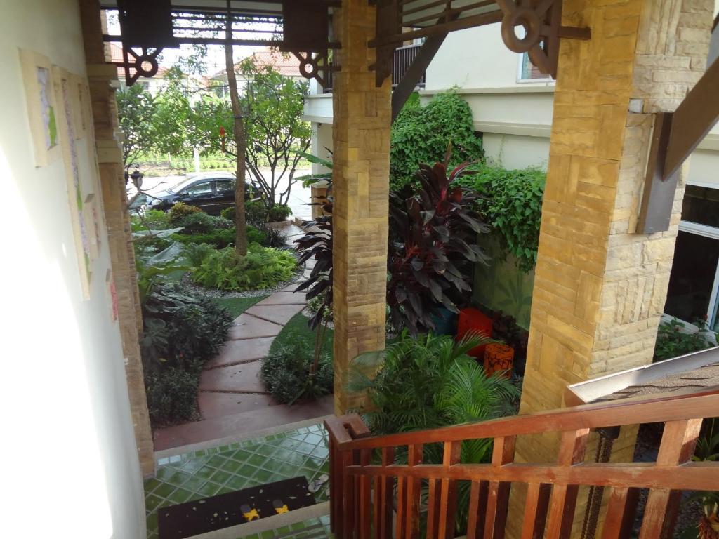 Bussaba Suvarnabhumi Airport Hotel 3*